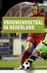 Vrouwenvoetbal In Nederland - Martijn Oosterbaan - Cover